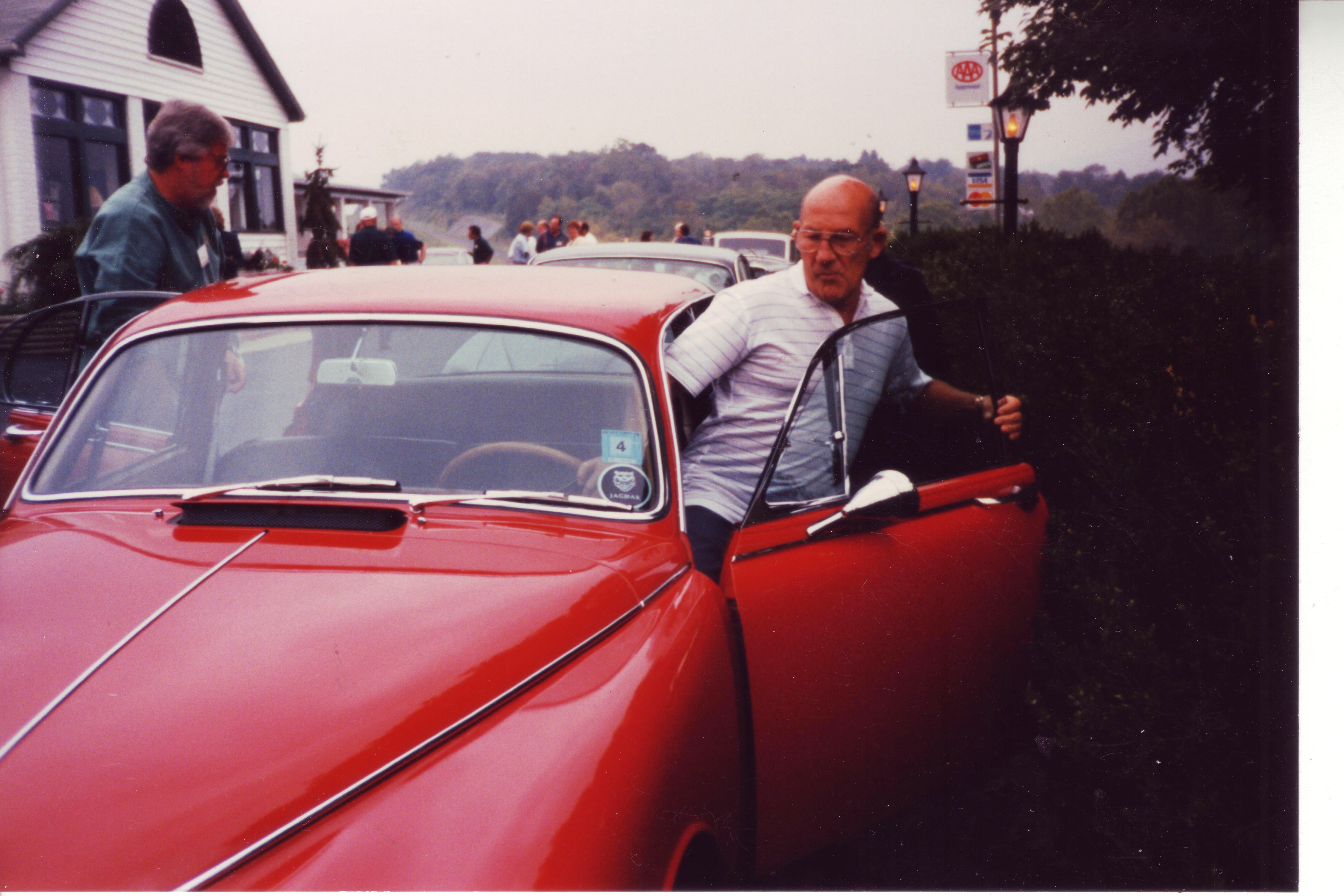 4 Stirling Moss getting into driver's seat of P1B79909DN.JPG