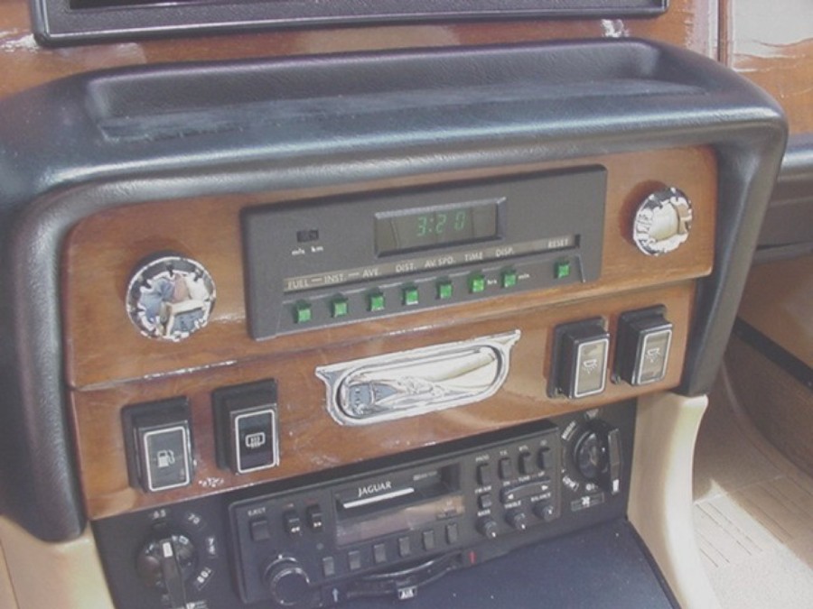 S-type-knobs in-XJ.JPG