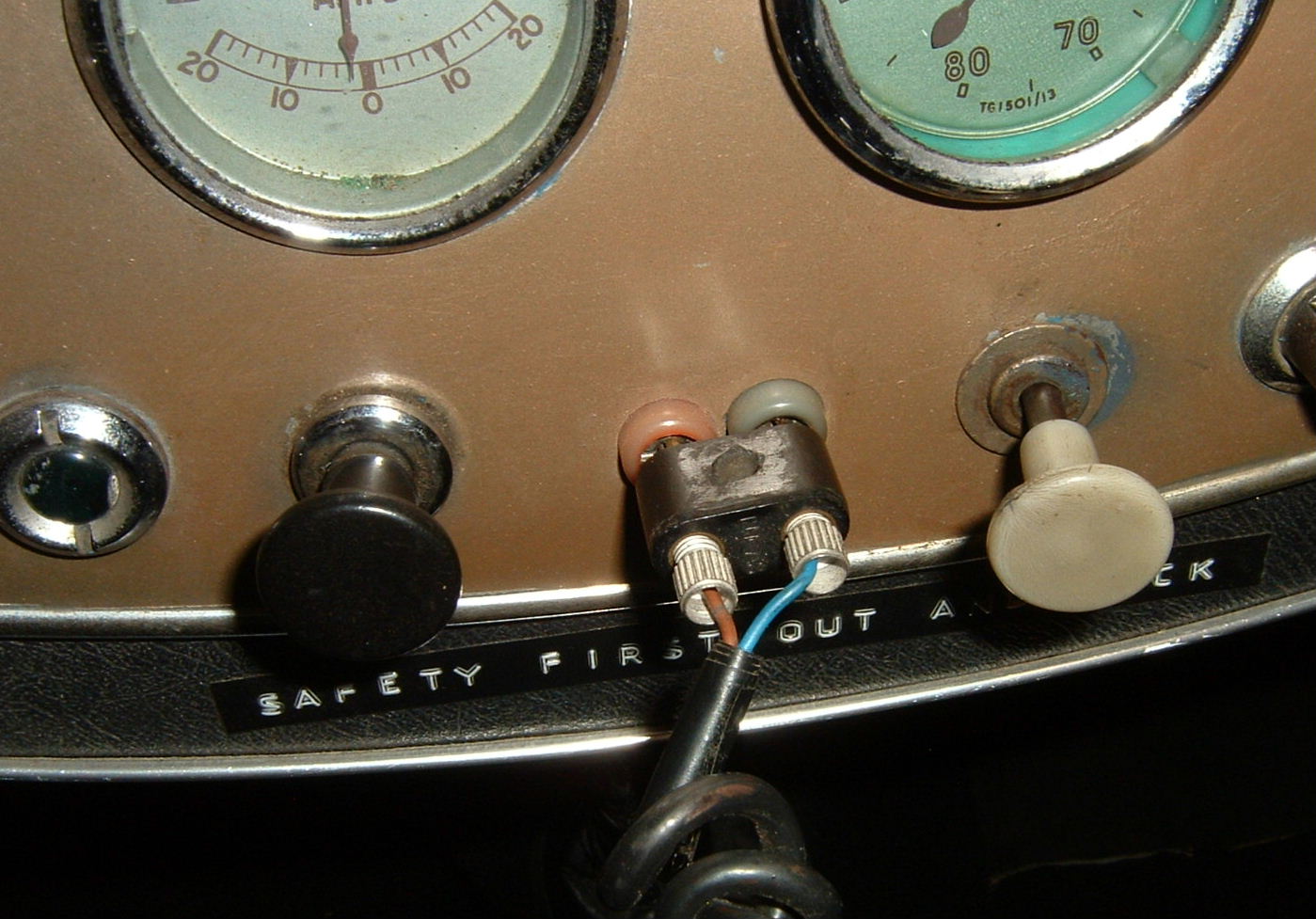 accessory plug #2.JPG