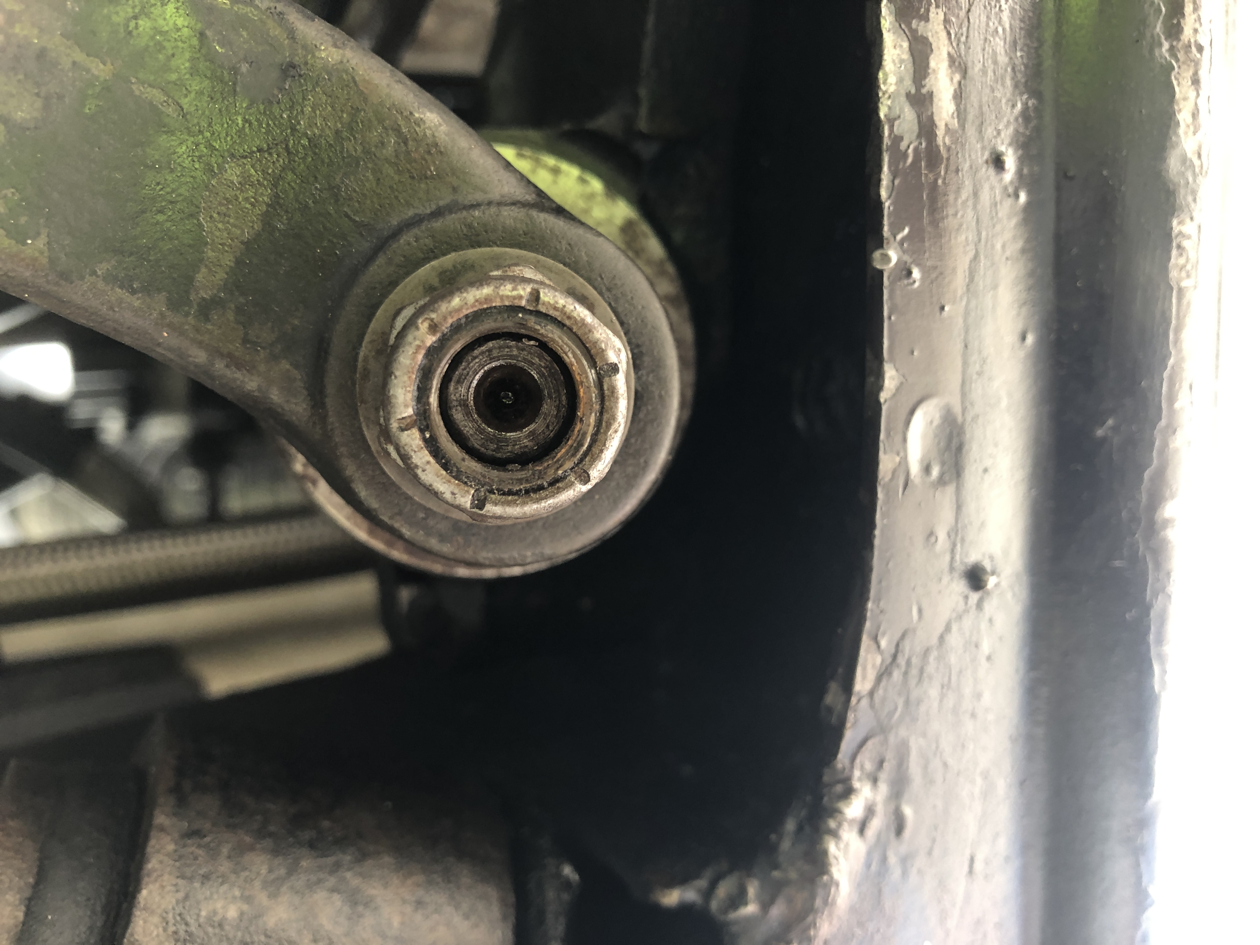 Locknut on tie rod.JPG