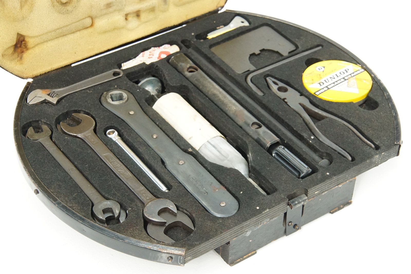 tool-kit-jaguar-mk2-in-wheel-complete-tool-kit-from-the-ian-cummins-collection.jpg