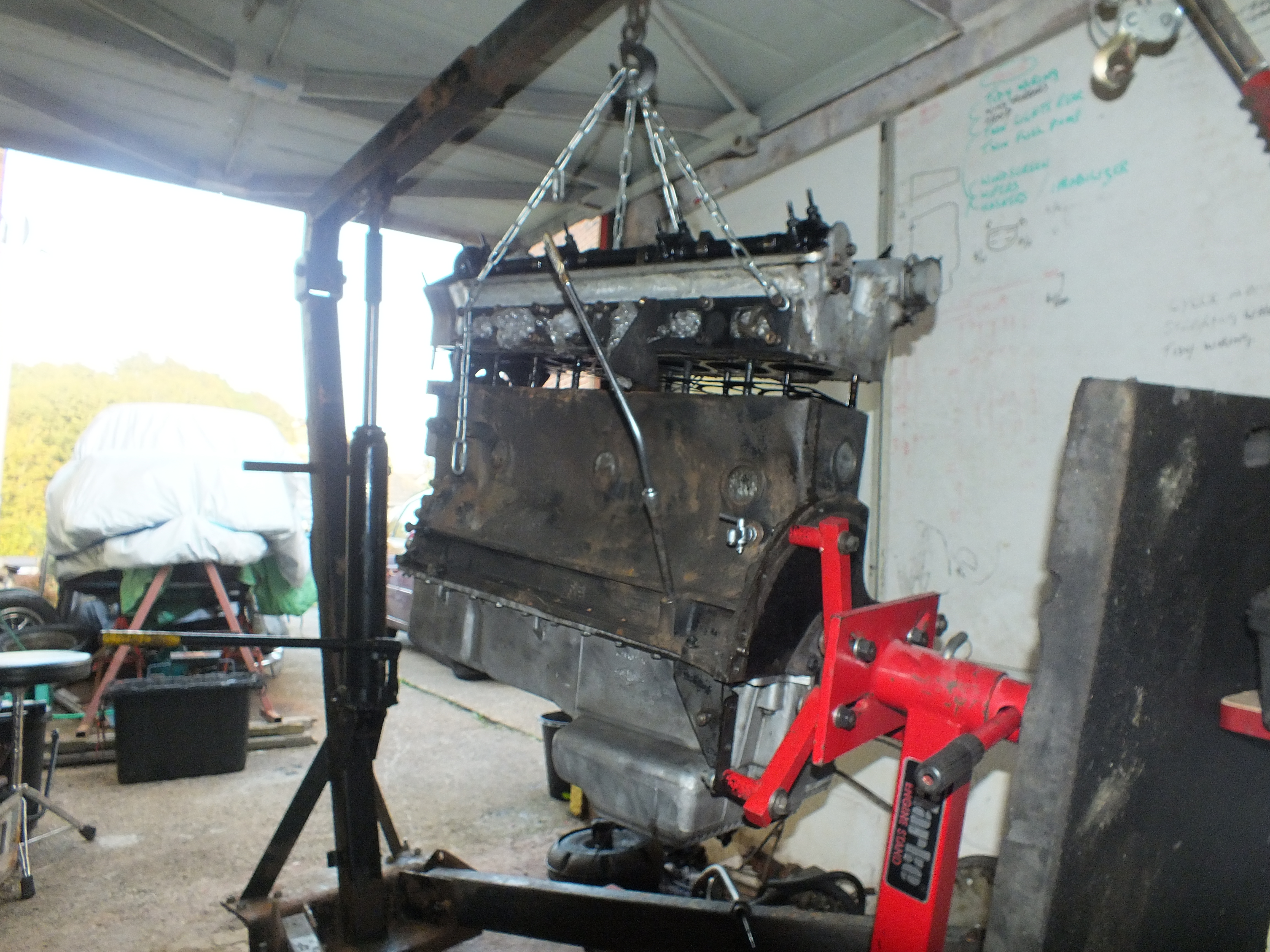 Removing the head with the help of an engine crane