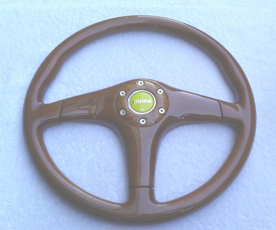 01-Momo-Italy-steering wheel.jpg