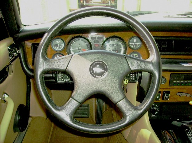 1984-XJ6-Momo-wheel.jpg